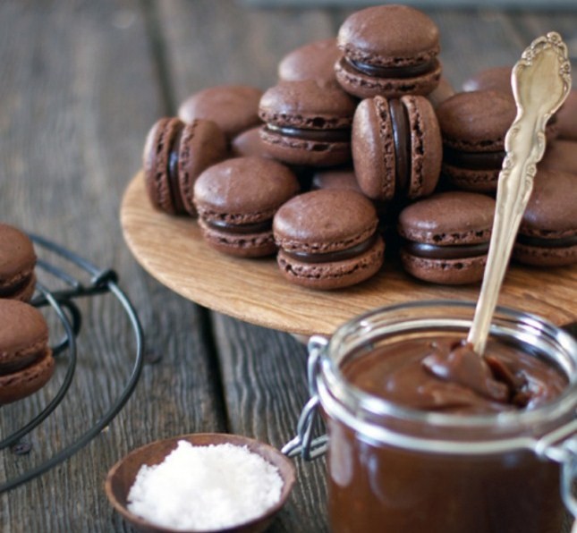 Макаруны (Macaroons): печенье-безе с шоколадно-ореховой прослойкой рецепт