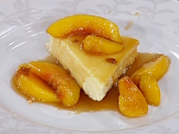 Творожный десерт с изюмом в желе из персика